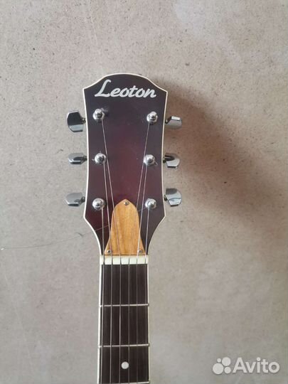 Акустическая гитара