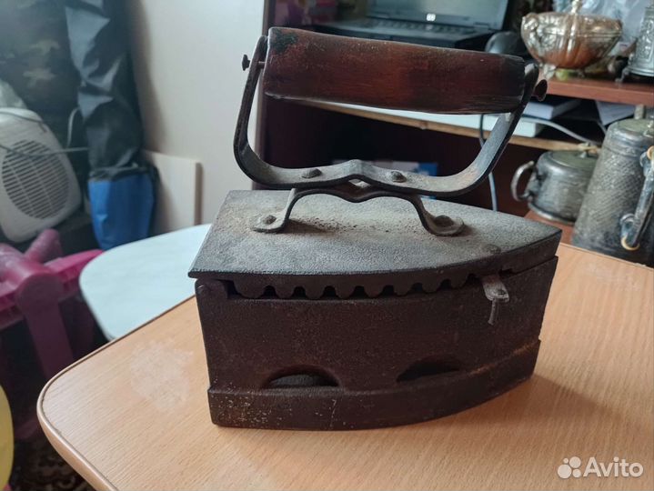 Читайте объявление целиком. Разные старинные утюги