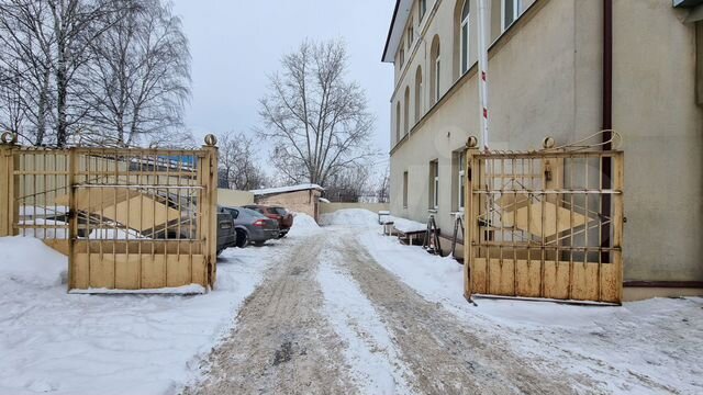 Здание с зем.участком (можно под швейное пр-во)