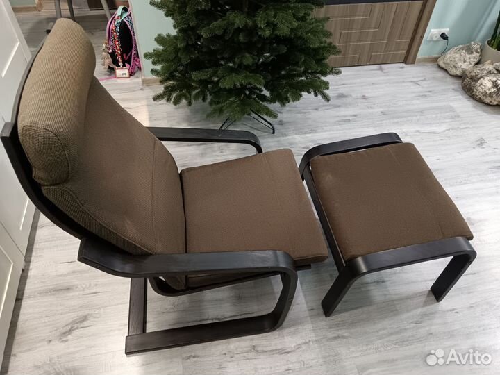 Кресло IKEA Poeng с подставкой для ног