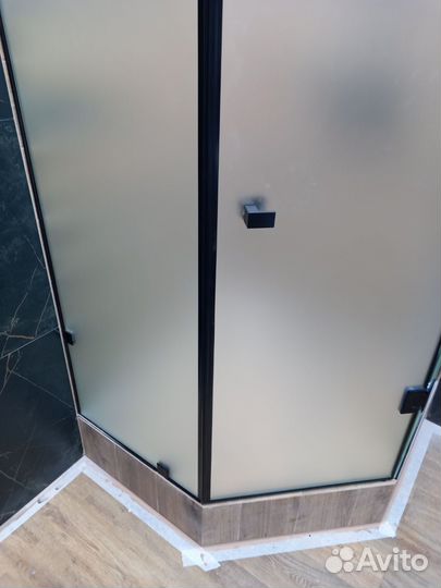 Стеклянная перегородка, душевая