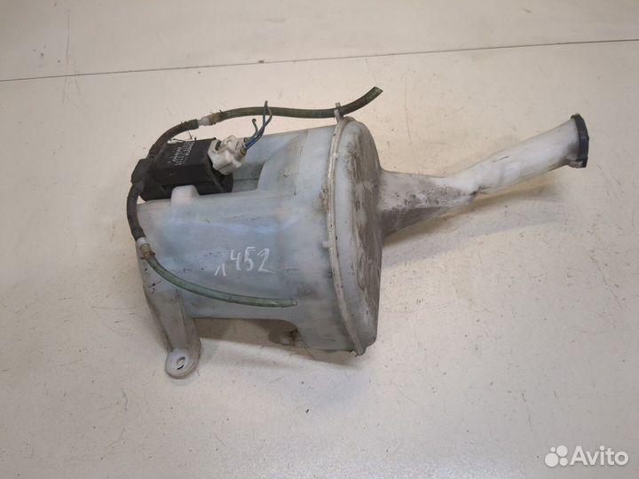 Бачок омывателя Toyota Yaris Verso, 2000