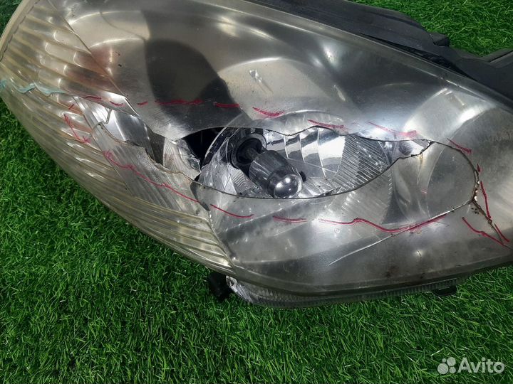 Фара левая на Nissan Wingroad Y11