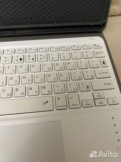 Клавиатура с чехлом для iPad air 10.5