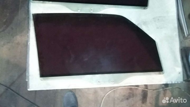 Стекло дверное на паджеро 3 коротыш 2006 г.в