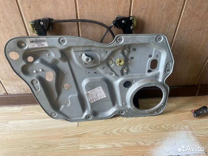 Стеклоподъёмник пер Левий VW Touran 1T1837729AJ