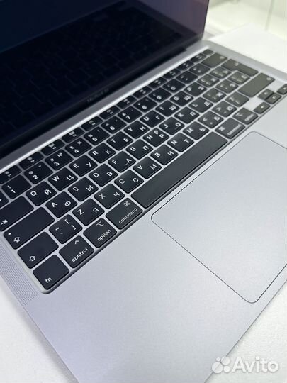 Apple MacBook Air 13 2020 8 256Gb i3 Б.У