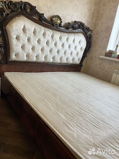 Кровать с матрасом