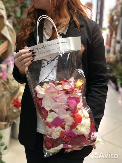 Лепестки роз