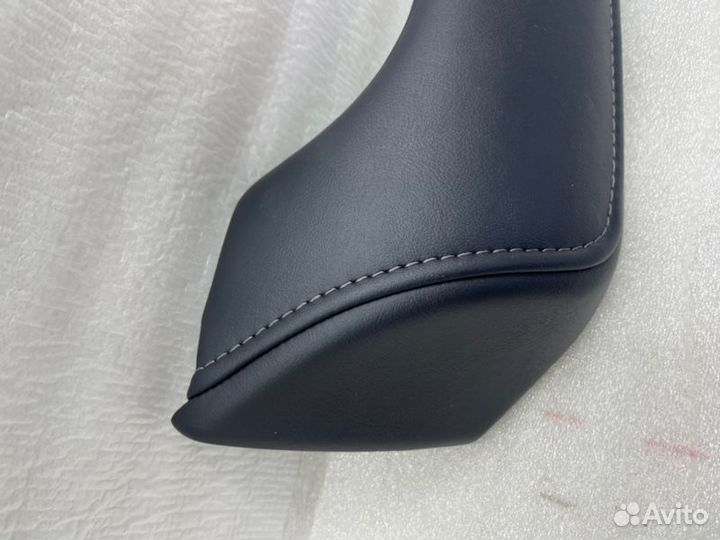 Накладка торпедо правая Toyota Land Cruiser 200