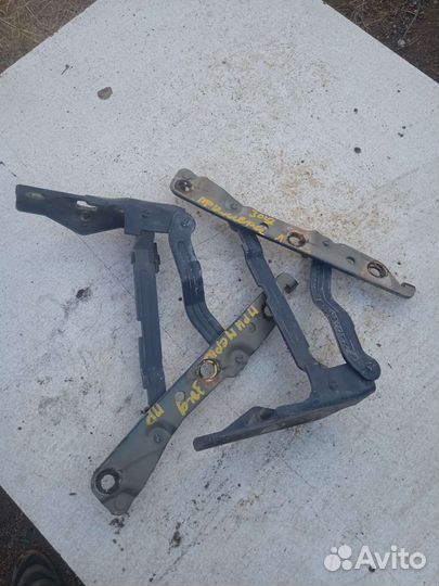 Петля багажника Nissаn Рrimеra Ниcсан Пpимepa P11