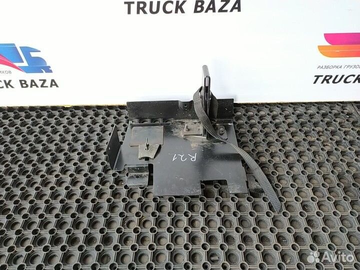 Кронштейн в инструментальный ящик Renault T