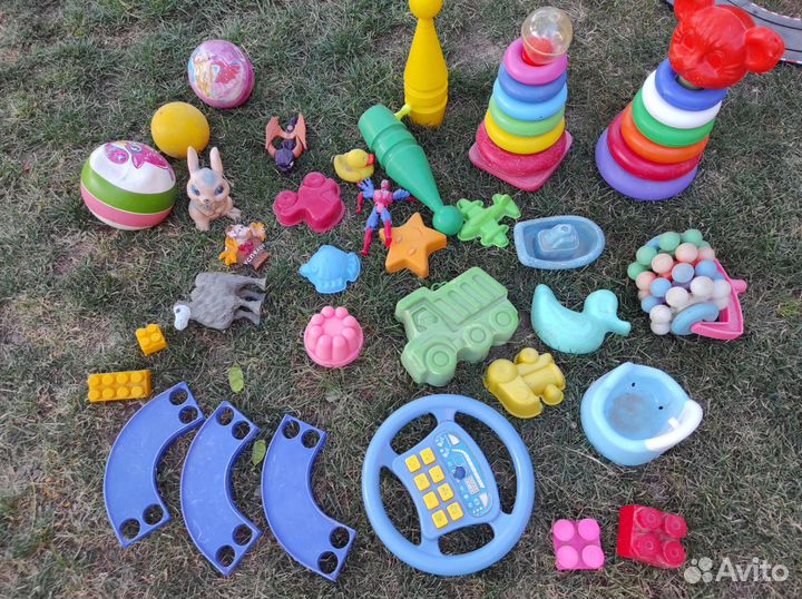 Много игрушек