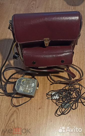 Фотовспышка Луч-70 СССР. В кофре. Состояние рабо