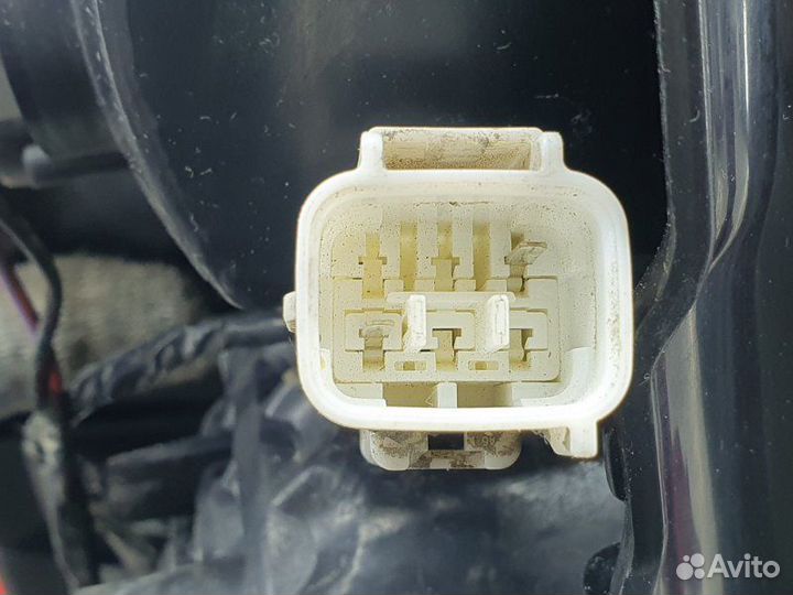 Фонарь задний правый Mitsubishi Pajero 3 2005