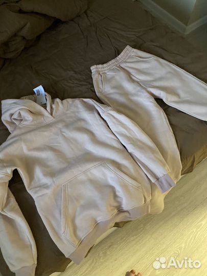 Сортивный костюм на флисе светлый