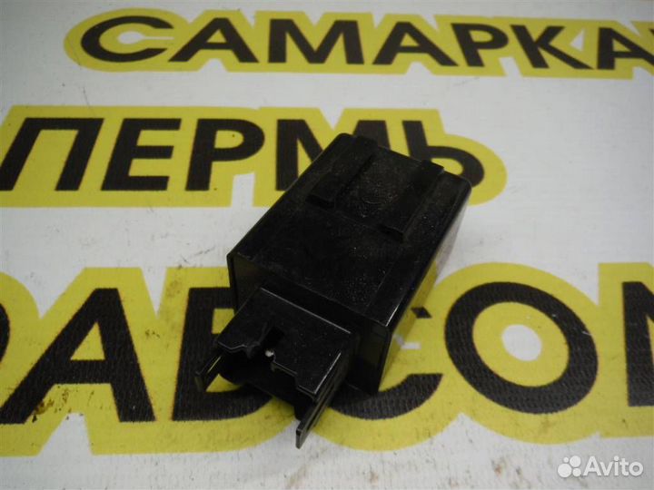 Реле стеклоочистителей Mitsubishi Pajero III 1999