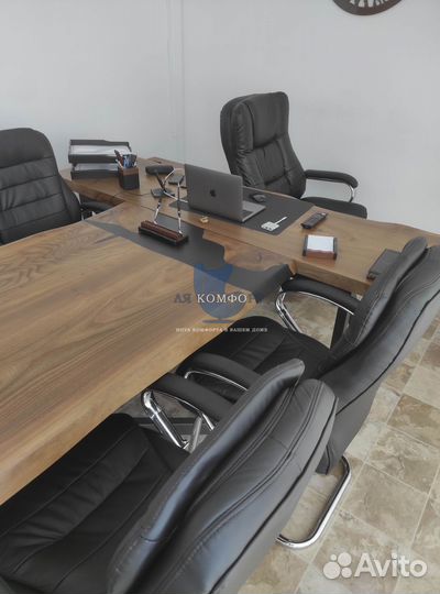 Стол переговорный в стиле loft