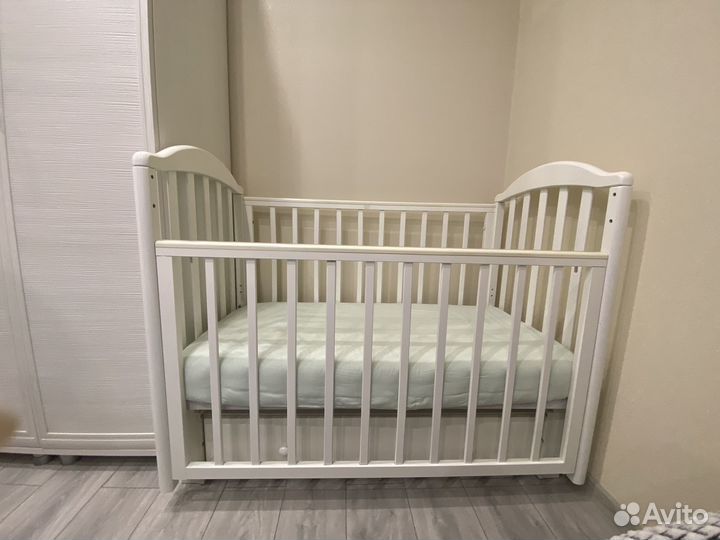 Детская кровать с маятником 120/60