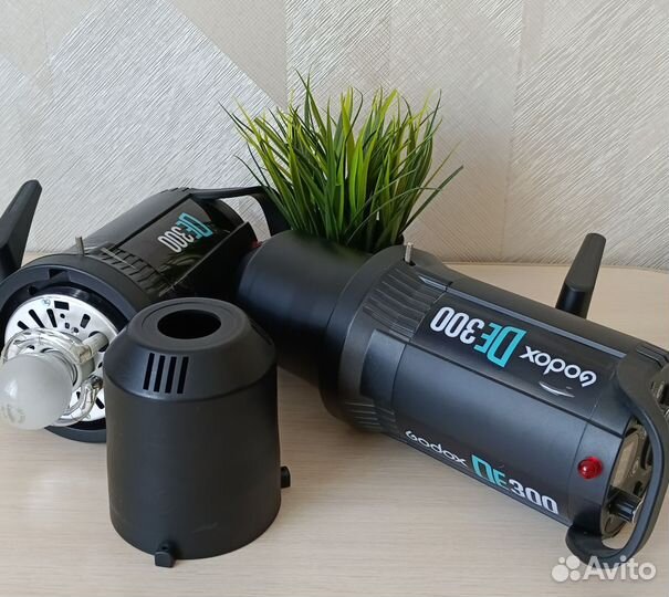 Студийная вспышка Godox DE 300, софтбокс, стойка