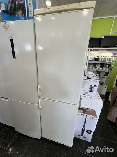 Холодильник Electrolux ER8916B
