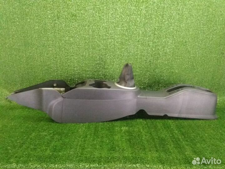 Подлокотник центральная консоль Suzuki Sx4 GYA