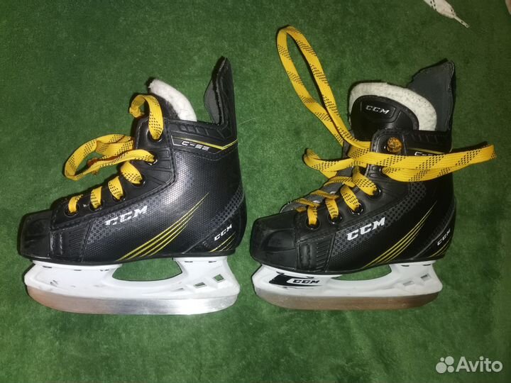 Коньки CCM C-52 9 размер
