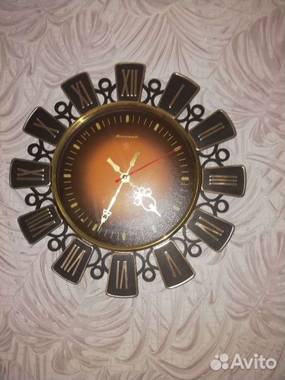 Часы настенные Янтарь