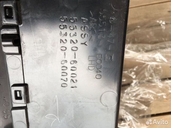 Бардачок Toyota Land Cruiser VDJ200 1VD-FTV