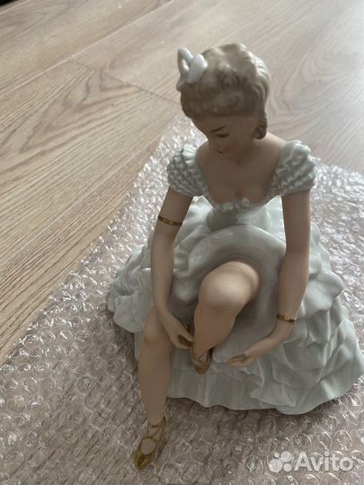 Фарфоровая статуэтка Балерина в пуантах