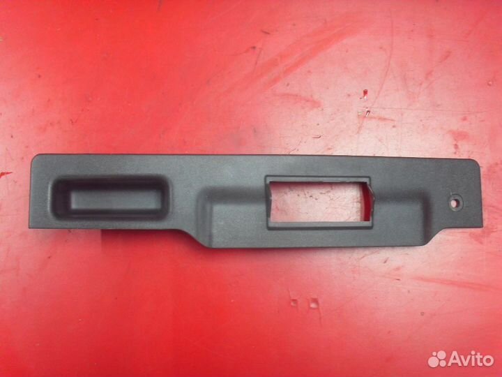 Накладка двери багажника 2223322 Opel Astra H