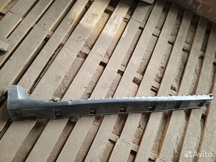 Накладка правого порога Nissan Terrano D10