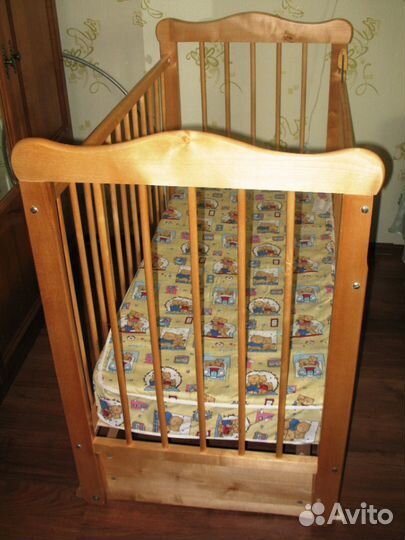Детская кроватка с матрасом