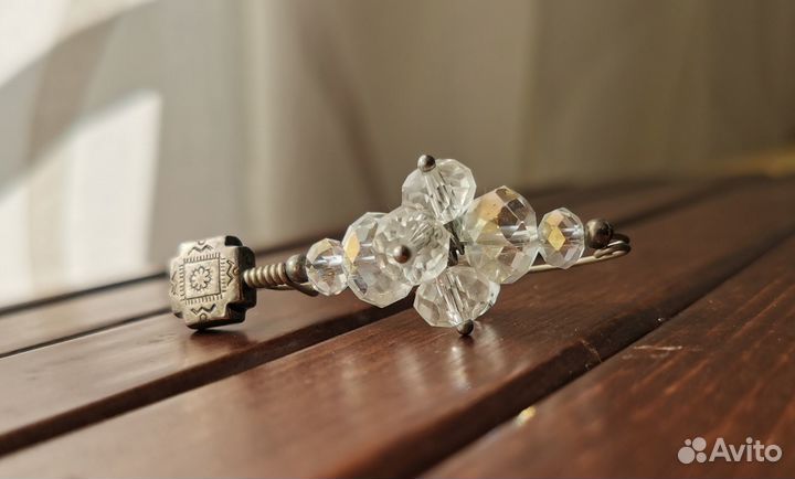 Брошь с камнем горный хрусталь