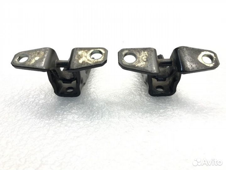 Петля двери передняя правая Mitsubishi Lancer 10