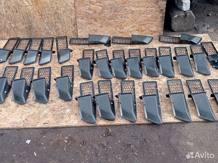 Решотка радиатор переднего бампера Renault Logan 1