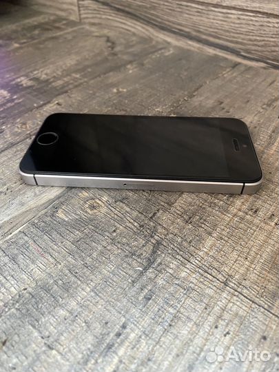 Телефон iPhone se