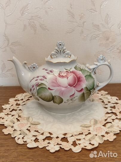 Большой доливной чайник лоз