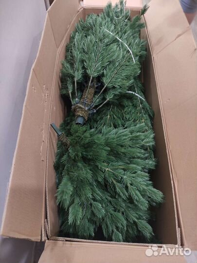Искусственная Ель Таёжная с плетеной корзиной