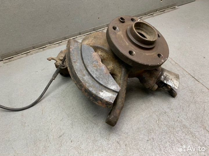 Поворотный кулак передний правый Volkswagen Sharan