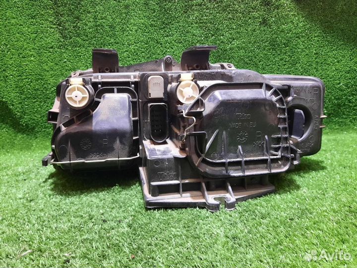 Фара передняя правая Audi A4 8E B6 ALT (2.0) 2002