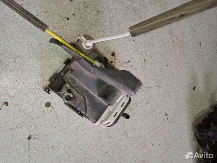Замок двери задний левый Audi A4 B5 ауди а4 б5