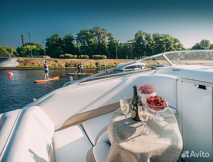 Каютный катер яхта Glastron