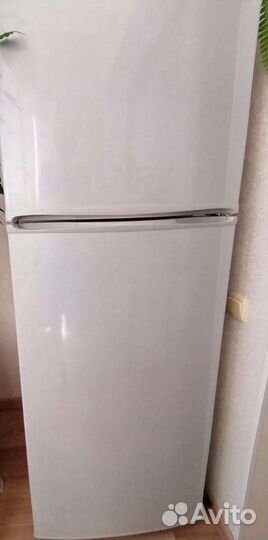 Холодильник samsung бу рабочий в отл. состоянии