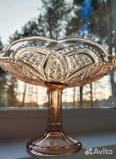 Ваза для фруктов, конфет на ножке цветное стекло