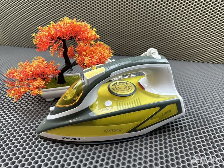 Утюг Starwind SIR2447