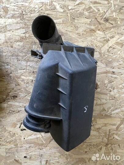 Корпус воздушного фильтра Mercedes-Benz W210