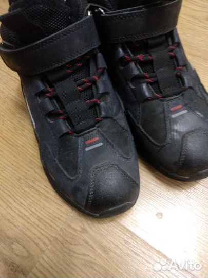 Ботинки осенние кроссовки