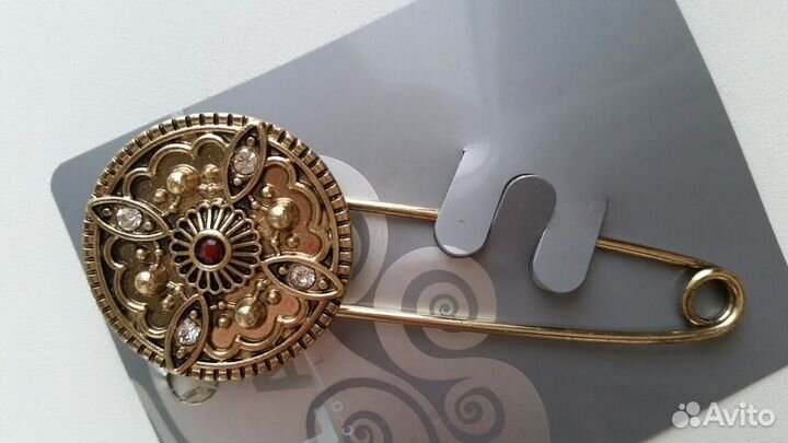 Булавка декор и брошь - буква Л или V