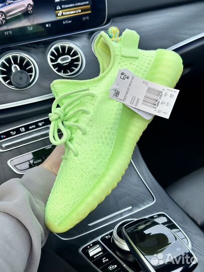 Кроссовки Adidas Yeezy Boost 350 v2 Glow